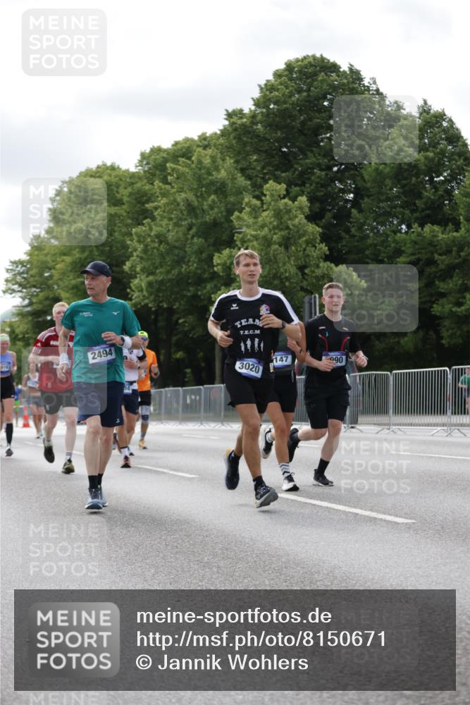 29.06.2025 - hella hamburg halbmarathon Jannik Wohlers http://msf.ph/oto/8150671 29.06.2025 10:14:07 Lombardsbrücke 1406, 1728, 2494, 2990, 3020, 3154, 3756, 3834, 5191, 5670, 6028, 6083, 6089, 6366, 7209, 7802, 7840, 8147, 8892, 10224, 10610, 12467, 12901, 13237, 14488, 15048, 16036, 16126, 16167, 16287, 16288, 17975 meine-sportfotos.de