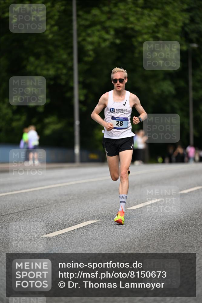 29.06.2025 - hella hamburg halbmarathon Dr. Thomas Lammeyer http://msf.ph/oto/8150673 29.06.2025 09:38:39 Kennedybrücke 28, 42, 47 meine-sportfotos.de