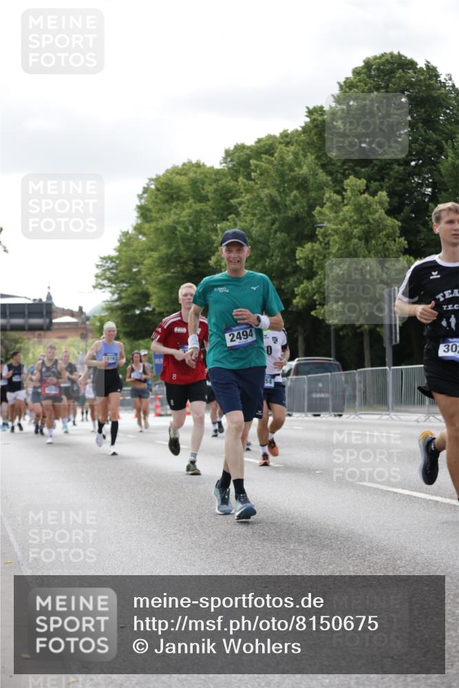 29.06.2025 - hella hamburg halbmarathon Jannik Wohlers http://msf.ph/oto/8150675 29.06.2025 10:14:08 Lombardsbrücke 1406, 1728, 2494, 2990, 3020, 3154, 3756, 3834, 5191, 5670, 6028, 6083, 6366, 7209, 7802, 7840, 8147, 9663, 10224, 10610, 12467, 12901, 13237, 13673, 14488, 15048, 16036, 16126, 16167, 16287, 16288, 16776, 17975 meine-sportfotos.de
