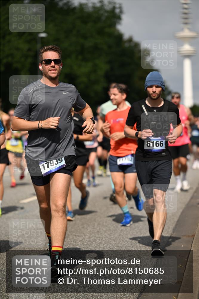 29.06.2025 - hella hamburg halbmarathon Dr. Thomas Lammeyer http://msf.ph/oto/8150685 29.06.2025 10:06:43 Kennedybrücke 1128, 1254, 1414, 1733, 2142, 2685, 2819, 3225, 3780, 3919, 4985, 5742, 6166, 6295, 6708, 6752, 6860, 6997, 7049, 7323, 8003, 8364, 8662, 8749, 9006, 10295, 10539, 10866, 11191, 11250 meine-sportfotos.de