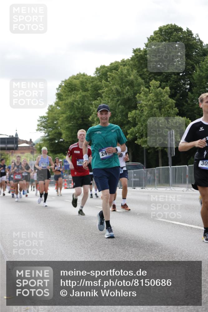 29.06.2025 - hella hamburg halbmarathon Jannik Wohlers http://msf.ph/oto/8150686 29.06.2025 10:14:08 Lombardsbrücke 1406, 1728, 2494, 2990, 3020, 3154, 3756, 3834, 5191, 5670, 6028, 6083, 6366, 7209, 7802, 7840, 8147, 9663, 10224, 10610, 12467, 12901, 13237, 13673, 14488, 15048, 16036, 16126, 16167, 16287, 16288, 16776, 17975 meine-sportfotos.de
