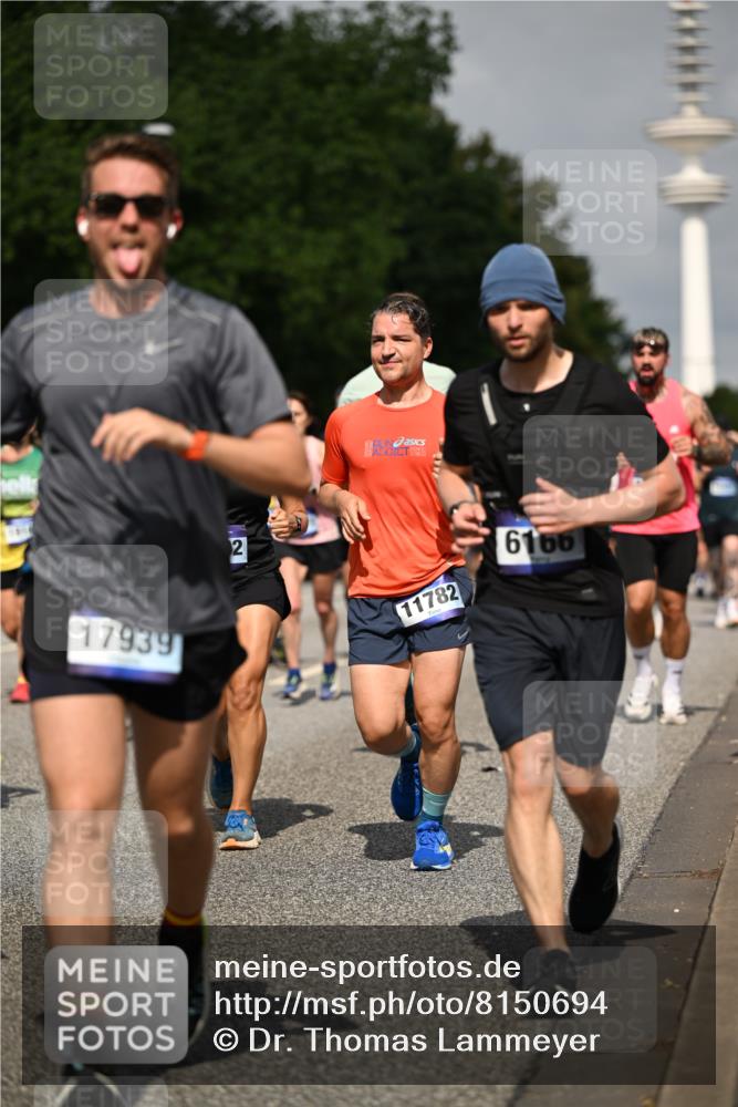 29.06.2025 - hella hamburg halbmarathon Dr. Thomas Lammeyer http://msf.ph/oto/8150694 29.06.2025 10:06:43 Kennedybrücke 1128, 1254, 1414, 1733, 2142, 2685, 2819, 3225, 3780, 3919, 4985, 5742, 6166, 6295, 6708, 6752, 6860, 6997, 7049, 7323, 8003, 8364, 8662, 8749, 9006, 10295, 10539, 10866, 11191, 11250 meine-sportfotos.de
