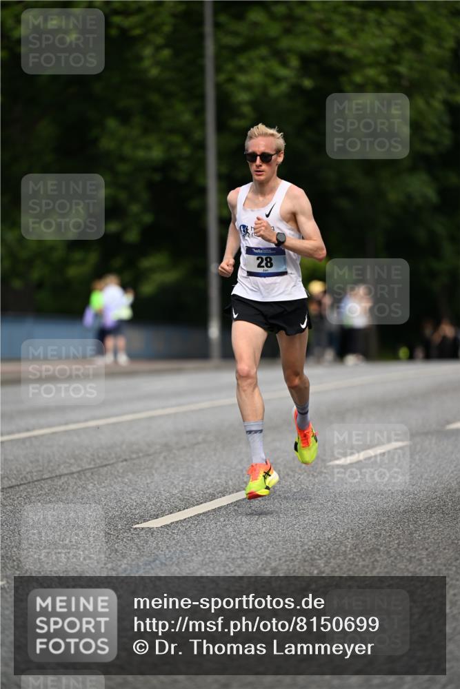 29.06.2025 - hella hamburg halbmarathon Dr. Thomas Lammeyer http://msf.ph/oto/8150699 29.06.2025 09:38:39 Kennedybrücke 28, 42, 47 meine-sportfotos.de