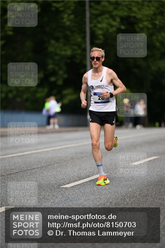 29.06.2025 - hella hamburg halbmarathon Dr. Thomas Lammeyer http://msf.ph/oto/8150703 29.06.2025 09:38:39 Kennedybrücke 28, 42, 47 meine-sportfotos.de