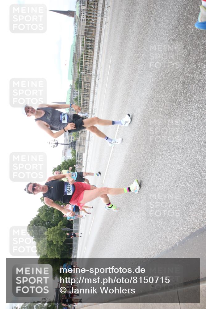 29.06.2025 - hella hamburg halbmarathon Jannik Wohlers http://msf.ph/oto/8150715 29.06.2025 10:24:58 Lombardsbrücke 1627, 2278, 3961, 3963, 5564, 5814, 6869, 8962, 9927, 10845, 10846, 11157, 11662, 13510, 13842, 14086, 15016, 15119, 16421, 16422 meine-sportfotos.de