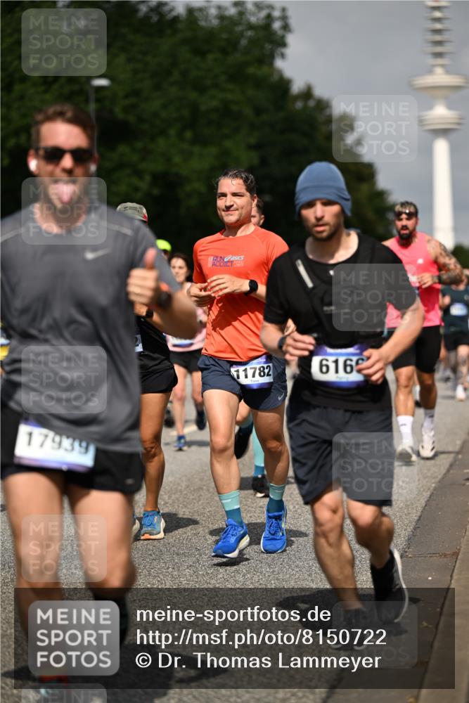 29.06.2025 - hella hamburg halbmarathon Dr. Thomas Lammeyer http://msf.ph/oto/8150722 29.06.2025 10:06:43 Kennedybrücke 1128, 1254, 1414, 1733, 2142, 2685, 2819, 3225, 3780, 3919, 4985, 5742, 6166, 6295, 6708, 6752, 6860, 6997, 7049, 7323, 8003, 8364, 8662, 8749, 9006, 10295, 10539, 10866, 11191, 11250 meine-sportfotos.de