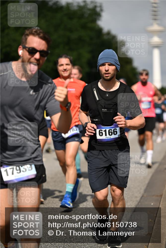 29.06.2025 - hella hamburg halbmarathon Dr. Thomas Lammeyer http://msf.ph/oto/8150738 29.06.2025 10:06:44 Kennedybrücke 1128, 1254, 1414, 1733, 2142, 2685, 2819, 3225, 3780, 3919, 4985, 5742, 6166, 6295, 6708, 6752, 6860, 6997, 7049, 7323, 8003, 8364, 8662, 8749, 9006, 10295, 10539, 10866, 11191, 11250 meine-sportfotos.de