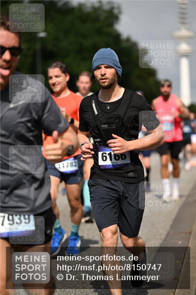 29.06.2025 - hella hamburg halbmarathon Dr. Thomas Lammeyer http://msf.ph/oto/8150747 29.06.2025 10:06:44 Kennedybrücke 1128, 1254, 1414, 1733, 2142, 2685, 2819, 3225, 3780, 3919, 4985, 5742, 6166, 6295, 6708, 6752, 6860, 6997, 7049, 7323, 8003, 8364, 8662, 8749, 9006, 10295, 10539, 10866, 11191, 11250 meine-sportfotos.de