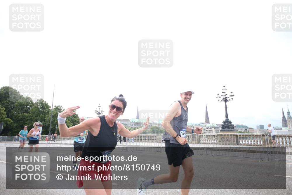 29.06.2025 - hella hamburg halbmarathon Jannik Wohlers http://msf.ph/oto/8150749 29.06.2025 10:24:59 Lombardsbrücke 1093, 1627, 2278, 3961, 3963, 5564, 5814, 6869, 8962, 9927, 10845, 10846, 11157, 11662, 13510, 13842, 14086, 15016, 15119, 15283, 16421, 16422 meine-sportfotos.de