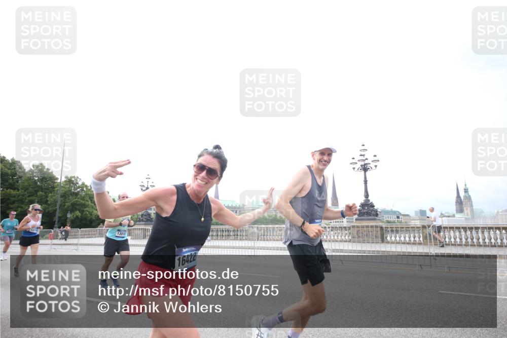 29.06.2025 - hella hamburg halbmarathon Jannik Wohlers http://msf.ph/oto/8150755 29.06.2025 10:24:59 Lombardsbrücke 1093, 1627, 2278, 3961, 3963, 5564, 5814, 6869, 8962, 9927, 10845, 10846, 11157, 11662, 13510, 13842, 14086, 15016, 15119, 15283, 16421, 16422 meine-sportfotos.de