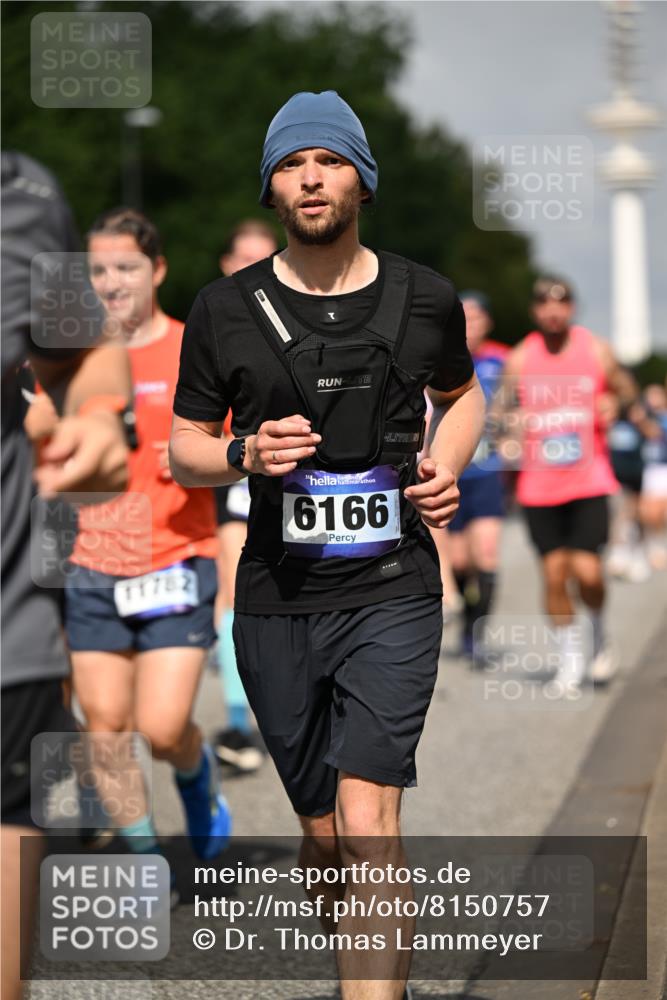 29.06.2025 - hella hamburg halbmarathon Dr. Thomas Lammeyer http://msf.ph/oto/8150757 29.06.2025 10:06:44 Kennedybrücke 1128, 1254, 1414, 1733, 2142, 2685, 2819, 3225, 3780, 3919, 4985, 5742, 6166, 6295, 6708, 6752, 6860, 6997, 7049, 7323, 8003, 8364, 8662, 8749, 9006, 10295, 10539, 10866, 11191, 11250 meine-sportfotos.de
