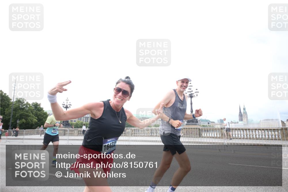 29.06.2025 - hella hamburg halbmarathon Jannik Wohlers http://msf.ph/oto/8150761 29.06.2025 10:24:59 Lombardsbrücke 1093, 1627, 2278, 3961, 3963, 5564, 5814, 6869, 8962, 9927, 10845, 10846, 11157, 11662, 13510, 13842, 14086, 15016, 15119, 15283, 16421, 16422 meine-sportfotos.de