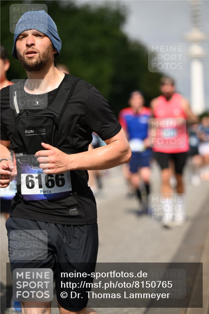29.06.2025 - hella hamburg halbmarathon Dr. Thomas Lammeyer http://msf.ph/oto/8150765 29.06.2025 10:06:45 Kennedybrücke 1128, 1254, 1414, 1733, 2142, 2685, 2819, 3225, 3780, 3919, 5742, 6166, 6295, 6708, 6752, 6860, 6997, 7049, 7323, 8003, 8364, 8662, 8749, 9006, 10295, 10539, 10866, 11191, 11250 meine-sportfotos.de