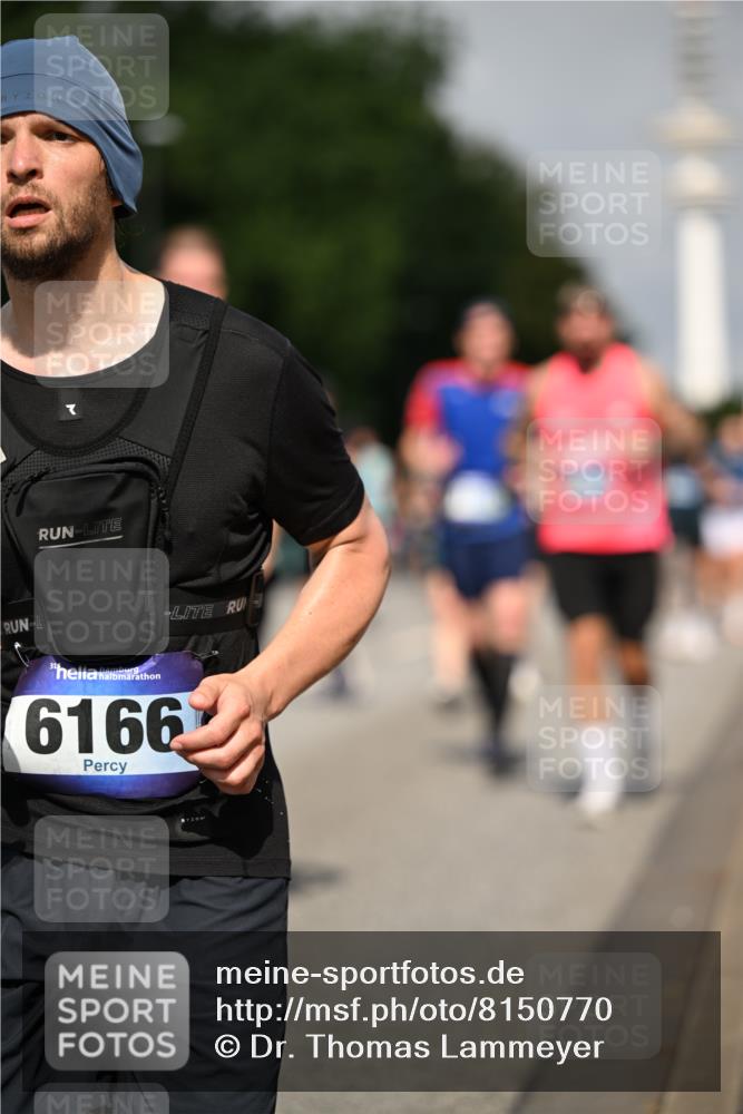 29.06.2025 - hella hamburg halbmarathon Dr. Thomas Lammeyer http://msf.ph/oto/8150770 29.06.2025 10:06:45 Kennedybrücke 1128, 1254, 1414, 1733, 2142, 2685, 2819, 3225, 3780, 3919, 5742, 6166, 6295, 6708, 6752, 6860, 6997, 7049, 7323, 8003, 8364, 8662, 8749, 9006, 10295, 10539, 10866, 11191, 11250 meine-sportfotos.de