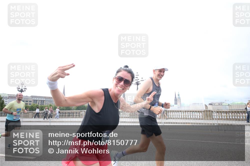 29.06.2025 - hella hamburg halbmarathon Jannik Wohlers http://msf.ph/oto/8150777 29.06.2025 10:24:59 Lombardsbrücke 1093, 1627, 2278, 3961, 3963, 5564, 5814, 6869, 8962, 9927, 10845, 10846, 11157, 11662, 13510, 13842, 14086, 15016, 15119, 15283, 16421, 16422 meine-sportfotos.de