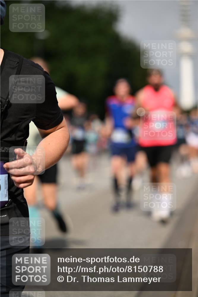 29.06.2025 - hella hamburg halbmarathon Dr. Thomas Lammeyer http://msf.ph/oto/8150788 29.06.2025 10:06:45 Kennedybrücke 1128, 1254, 1414, 1733, 2142, 2685, 2819, 3225, 3780, 3919, 5742, 6166, 6295, 6708, 6752, 6860, 6997, 7049, 7323, 8003, 8364, 8662, 8749, 9006, 10295, 10539, 10866, 11191, 11250 meine-sportfotos.de