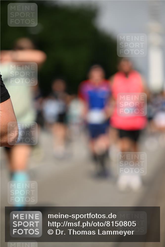 29.06.2025 - hella hamburg halbmarathon Dr. Thomas Lammeyer http://msf.ph/oto/8150805 29.06.2025 10:06:46 Kennedybrücke 1254, 1414, 1733, 2142, 2685, 2819, 3225, 3780, 3919, 5742, 6166, 6295, 6708, 6752, 6815, 6997, 7049, 7323, 8003, 8364, 8483, 8662, 8749, 9006, 10295, 10539, 11191, 11250 meine-sportfotos.de