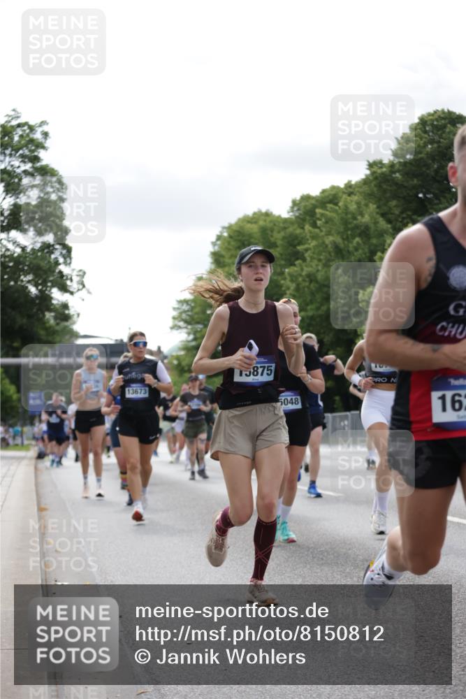 29.06.2025 - hella hamburg halbmarathon Jannik Wohlers http://msf.ph/oto/8150812 29.06.2025 10:14:15 Lombardsbrücke 1406, 1728, 2046, 2494, 2990, 3020, 3154, 3454, 3691, 3756, 3834, 5191, 5670, 5981, 6935, 7802, 8055, 8147, 8755, 9556, 9663, 9709, 10224, 10391, 10610, 12901, 13212, 13366, 13386, 13673, 13674, 14497, 15048, 16036, 16167, 16287, 16288, 16776, 17296, 17453, 17975 meine-sportfotos.de