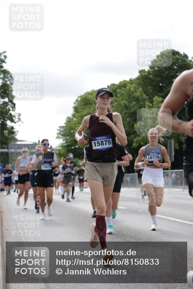 29.06.2025 - hella hamburg halbmarathon Jannik Wohlers http://msf.ph/oto/8150833 29.06.2025 10:14:15 Lombardsbrücke 1406, 1728, 2046, 2494, 2990, 3020, 3154, 3454, 3691, 3756, 3834, 5191, 5670, 5981, 6935, 7802, 8055, 8147, 8755, 9556, 9663, 9709, 10224, 10391, 10610, 12901, 13212, 13366, 13386, 13673, 13674, 14497, 15048, 16036, 16167, 16287, 16288, 16776, 17296, 17453, 17975 meine-sportfotos.de