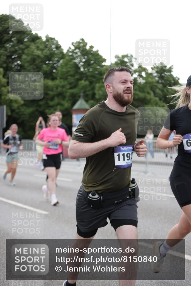 29.06.2025 - hella hamburg halbmarathon Jannik Wohlers http://msf.ph/oto/8150840 29.06.2025 10:51:08 Lombardsbrücke 1617, 1997, 2308, 2484, 2485, 2593, 2736, 2778, 3240, 4748, 4808, 4878, 5291, 5357, 5394, 5716, 5717, 6007, 6091, 6885, 6945, 6954, 6961, 7769, 7841, 7871, 7992, 8040, 8125, 8399, 8672, 9340, 9462, 9582, 9583, 9763, 10496, 11034, 11268, 11575, 11875, 11913, 12766, 13079, 13598, 13710, 13769, 15092, 15776, 16258, 16595, 16642, 16678, 16807, 17641, 19106 meine-sportfotos.de