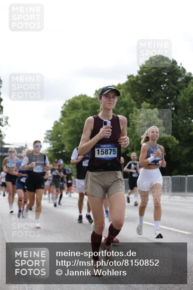 29.06.2025 - hella hamburg halbmarathon Jannik Wohlers http://msf.ph/oto/8150852 29.06.2025 10:14:15 Lombardsbrücke 1406, 1728, 2046, 2494, 2990, 3020, 3154, 3454, 3691, 3756, 3834, 5191, 5670, 5981, 6935, 7802, 8055, 8147, 8755, 9556, 9663, 9709, 10224, 10391, 10610, 12901, 13212, 13366, 13386, 13673, 13674, 14497, 15048, 16036, 16167, 16287, 16288, 16776, 17296, 17453, 17975 meine-sportfotos.de