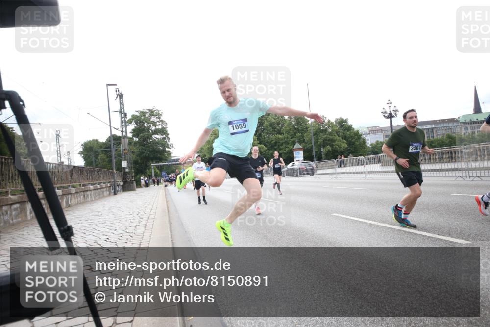 29.06.2025 - hella hamburg halbmarathon Jannik Wohlers http://msf.ph/oto/8150891 29.06.2025 10:30:24 Lombardsbrücke 1059, 1472, 2268, 2505, 2569, 3131, 3281, 4198, 6556, 7071, 7120, 9830, 11981, 11984, 14095, 14216, 14803, 15299, 16791, 18362, 18795, 18860 meine-sportfotos.de