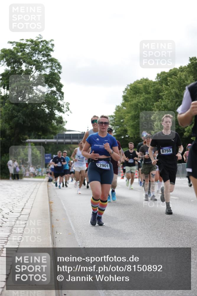 29.06.2025 - hella hamburg halbmarathon Jannik Wohlers http://msf.ph/oto/8150892 29.06.2025 10:14:18 Lombardsbrücke 1071, 1728, 2046, 2601, 2690, 2990, 3020, 3154, 3454, 3691, 3834, 5191, 5670, 5981, 6935, 7195, 8055, 8147, 8755, 9173, 9556, 9663, 9709, 10391, 10610, 11643, 12901, 13212, 13366, 13386, 13673, 13674, 14015, 14497, 15048, 15700, 16036, 16167, 16287, 16288, 16776, 17296, 17453, 17975 meine-sportfotos.de