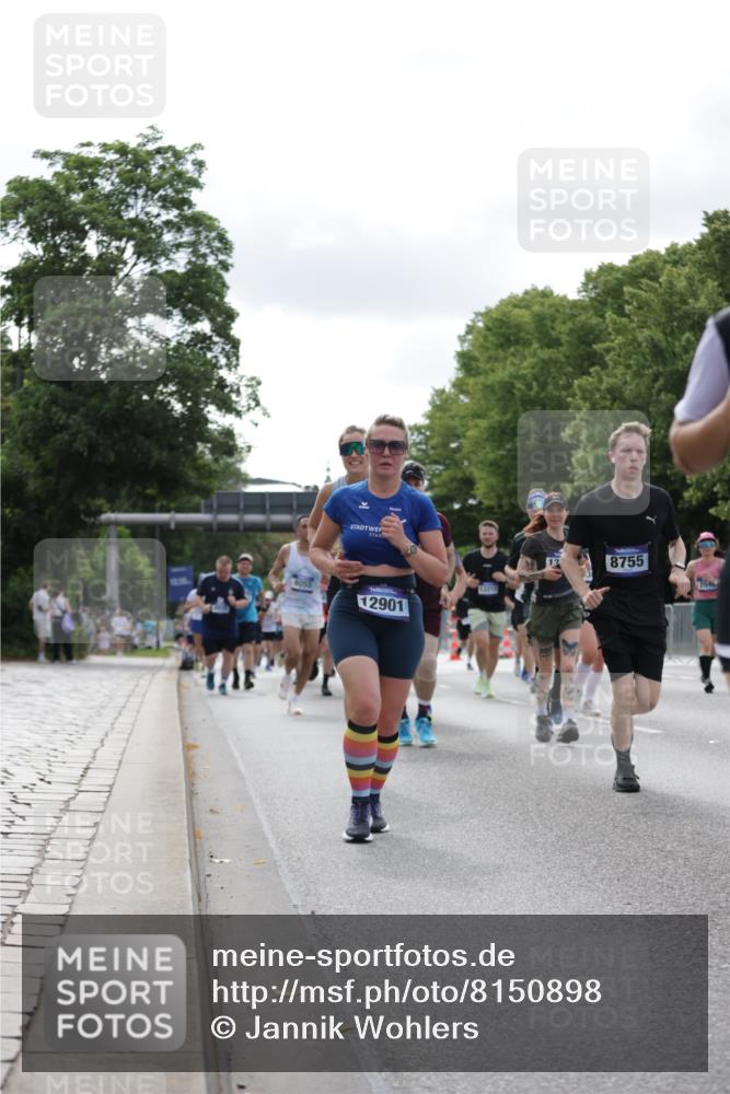 29.06.2025 - hella hamburg halbmarathon Jannik Wohlers http://msf.ph/oto/8150898 29.06.2025 10:14:18 Lombardsbrücke 1071, 1728, 2046, 2601, 2690, 2990, 3020, 3154, 3454, 3691, 3834, 5191, 5670, 5981, 6935, 7195, 8055, 8147, 8755, 9173, 9556, 9663, 9709, 10391, 10610, 11643, 12901, 13212, 13366, 13386, 13673, 13674, 14015, 14497, 15048, 15700, 16036, 16167, 16287, 16288, 16776, 17296, 17453, 17975 meine-sportfotos.de