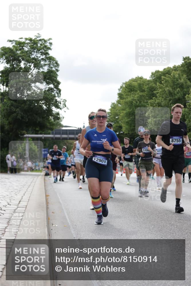 29.06.2025 - hella hamburg halbmarathon Jannik Wohlers http://msf.ph/oto/8150914 29.06.2025 10:14:18 Lombardsbrücke 1071, 1728, 2046, 2601, 2690, 2990, 3020, 3154, 3454, 3691, 3834, 5191, 5670, 5981, 6935, 7195, 8055, 8147, 8755, 9173, 9556, 9663, 9709, 10391, 10610, 11643, 12901, 13212, 13366, 13386, 13673, 13674, 14015, 14497, 15048, 15700, 16036, 16167, 16287, 16288, 16776, 17296, 17453, 17975 meine-sportfotos.de