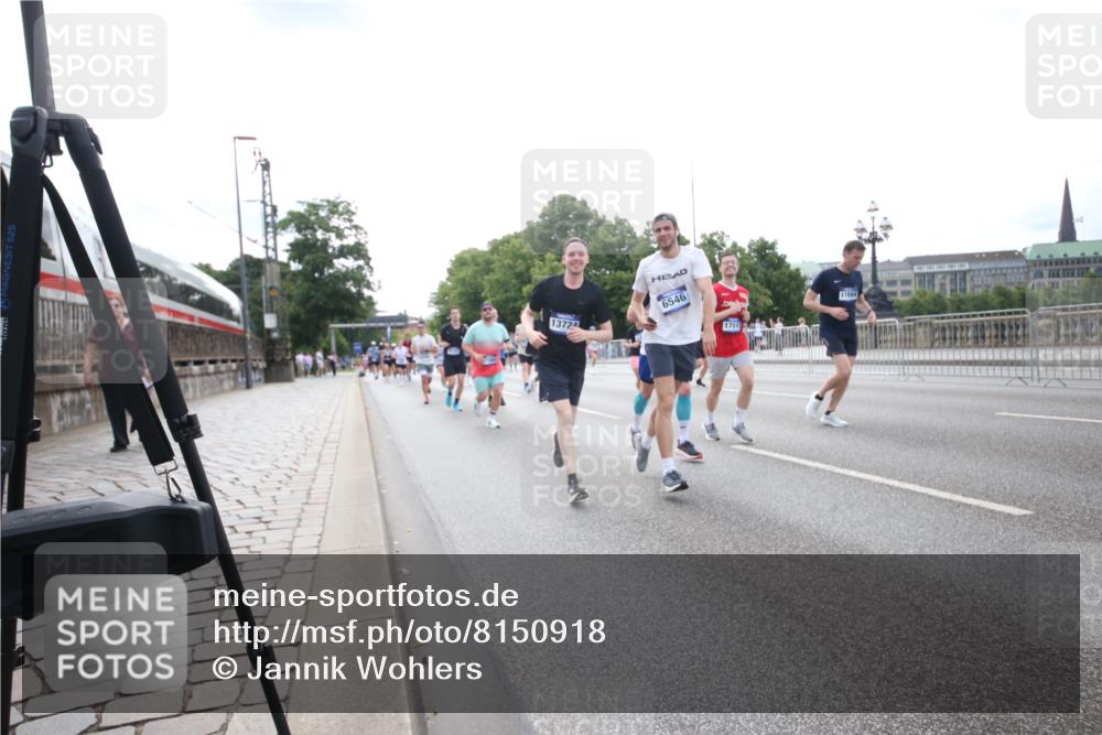 29.06.2025 - hella hamburg halbmarathon Jannik Wohlers http://msf.ph/oto/8150918 29.06.2025 10:31:09 Lombardsbrücke 1844, 3396, 3397, 3424, 3571, 3681, 4953, 5165, 5846, 5965, 6078, 6546, 6573, 6640, 7772, 8806, 9183, 9812, 9882, 9883, 10240, 10421, 10435, 10586, 11587, 12381, 12758, 13724, 15024, 15222, 15575, 16541, 16978, 17043, 17362, 17404, 17517, 17706, 17989, 18390, 18507, 18613, 18672, 18883, 18943, 19068, 19233 meine-sportfotos.de