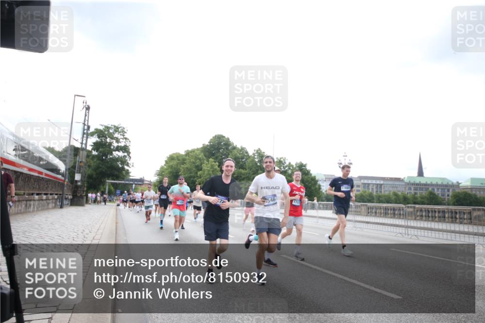 29.06.2025 - hella hamburg halbmarathon Jannik Wohlers http://msf.ph/oto/8150932 29.06.2025 10:31:09 Lombardsbrücke 1844, 3396, 3397, 3424, 3571, 3681, 4953, 5165, 5846, 5965, 6078, 6546, 6573, 6640, 7772, 8806, 9183, 9812, 9882, 9883, 10240, 10421, 10435, 10586, 11587, 12381, 12758, 13724, 15024, 15222, 15575, 16541, 16978, 17043, 17362, 17404, 17517, 17706, 17989, 18390, 18507, 18613, 18672, 18883, 18943, 19068, 19233 meine-sportfotos.de