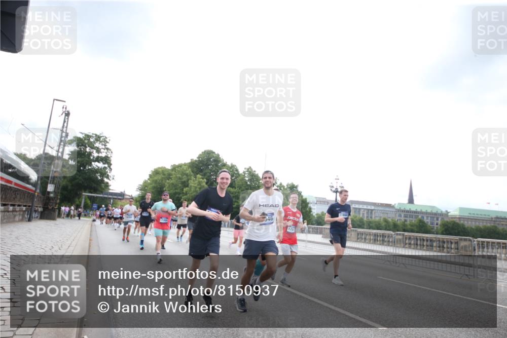 29.06.2025 - hella hamburg halbmarathon Jannik Wohlers http://msf.ph/oto/8150937 29.06.2025 10:31:09 Lombardsbrücke 1844, 3396, 3397, 3424, 3571, 3681, 4953, 5165, 5846, 5965, 6078, 6546, 6573, 6640, 7772, 8806, 9183, 9812, 9882, 9883, 10240, 10421, 10435, 10586, 11587, 12381, 12758, 13724, 15024, 15222, 15575, 16541, 16978, 17043, 17362, 17404, 17517, 17706, 17989, 18390, 18507, 18613, 18672, 18883, 18943, 19068, 19233 meine-sportfotos.de