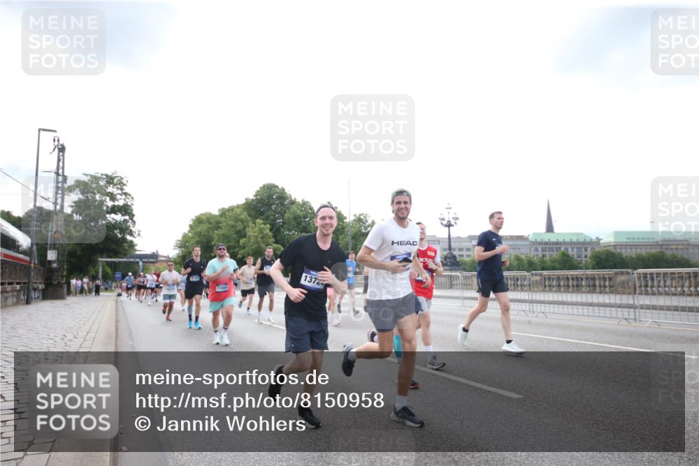 29.06.2025 - hella hamburg halbmarathon Jannik Wohlers http://msf.ph/oto/8150958 29.06.2025 10:31:09 Lombardsbrücke 1844, 3396, 3397, 3424, 3571, 3681, 4953, 5165, 5846, 5965, 6078, 6546, 6573, 6640, 7772, 8806, 9183, 9812, 9882, 9883, 10240, 10421, 10435, 10586, 11587, 12381, 12758, 13724, 15024, 15222, 15575, 16541, 16978, 17043, 17362, 17404, 17517, 17706, 17989, 18390, 18507, 18613, 18672, 18883, 18943, 19068, 19233 meine-sportfotos.de