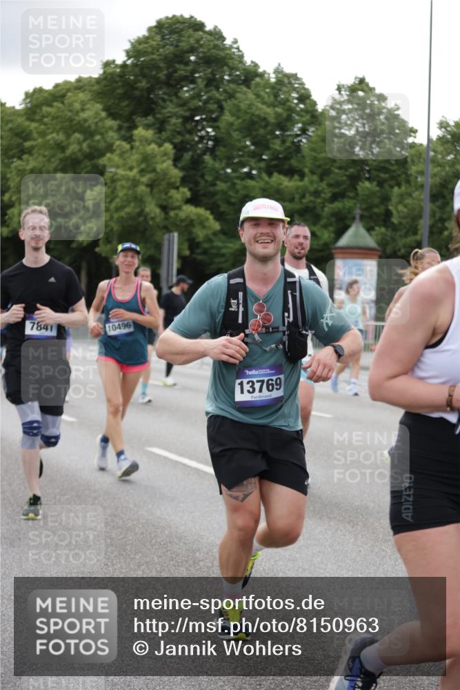 29.06.2025 - hella hamburg halbmarathon Jannik Wohlers http://msf.ph/oto/8150963 29.06.2025 10:51:11 Lombardsbrücke 1617, 1997, 2308, 2484, 2485, 2593, 2736, 2778, 3240, 3991, 4748, 4808, 4878, 5291, 5394, 5716, 5717, 6007, 6091, 6885, 6945, 6947, 6954, 7769, 7841, 7871, 7992, 8125, 8399, 9340, 9462, 9582, 9583, 9763, 10496, 10521, 11034, 11268, 11575, 11875, 11913, 12766, 13079, 13598, 13710, 13769, 15092, 15776, 16595, 16642, 16807, 17641, 19106 meine-sportfotos.de