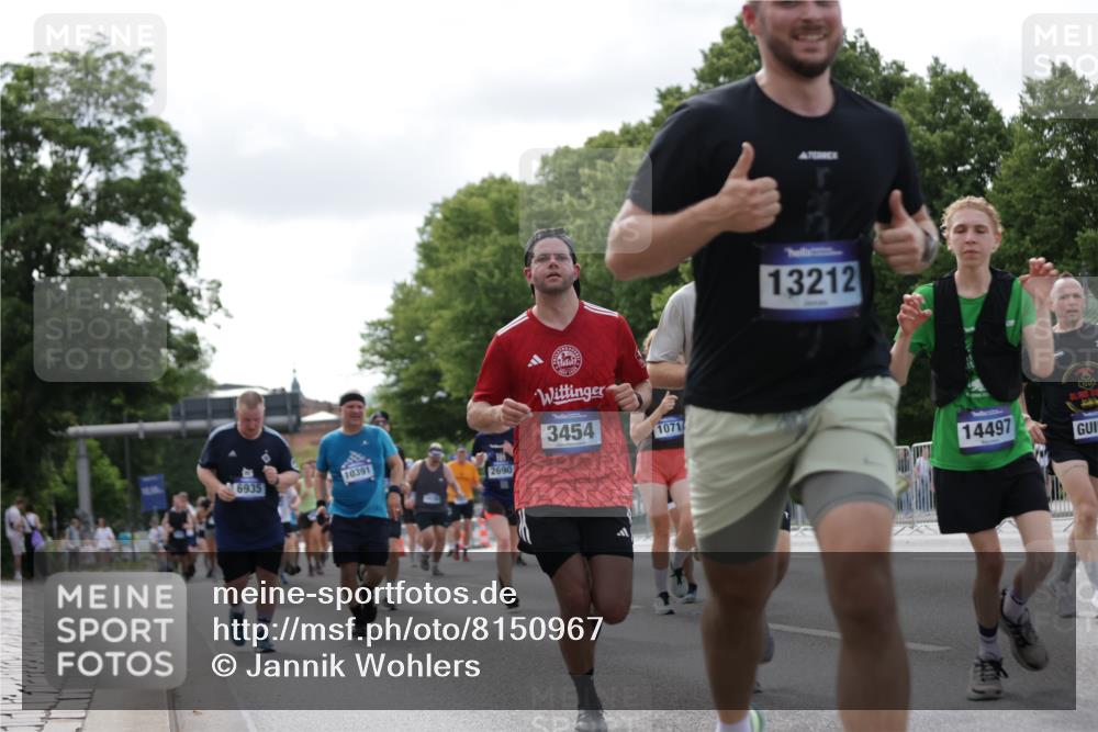 29.06.2025 - hella hamburg halbmarathon Jannik Wohlers http://msf.ph/oto/8150967 29.06.2025 10:14:24 Lombardsbrücke 1071, 1728, 2046, 2601, 2690, 3025, 3154, 3454, 3691, 5191, 5608, 5981, 6935, 7195, 7439, 8055, 8239, 8522, 8755, 8854, 9173, 9556, 9663, 9709, 10391, 10610, 10963, 11643, 12901, 13212, 13366, 13386, 13393, 13673, 13674, 14015, 14195, 14452, 14497, 15048, 15700, 16036, 16167, 16287, 16288, 16776, 17296, 17453, 17975, 18015, 18176 meine-sportfotos.de
