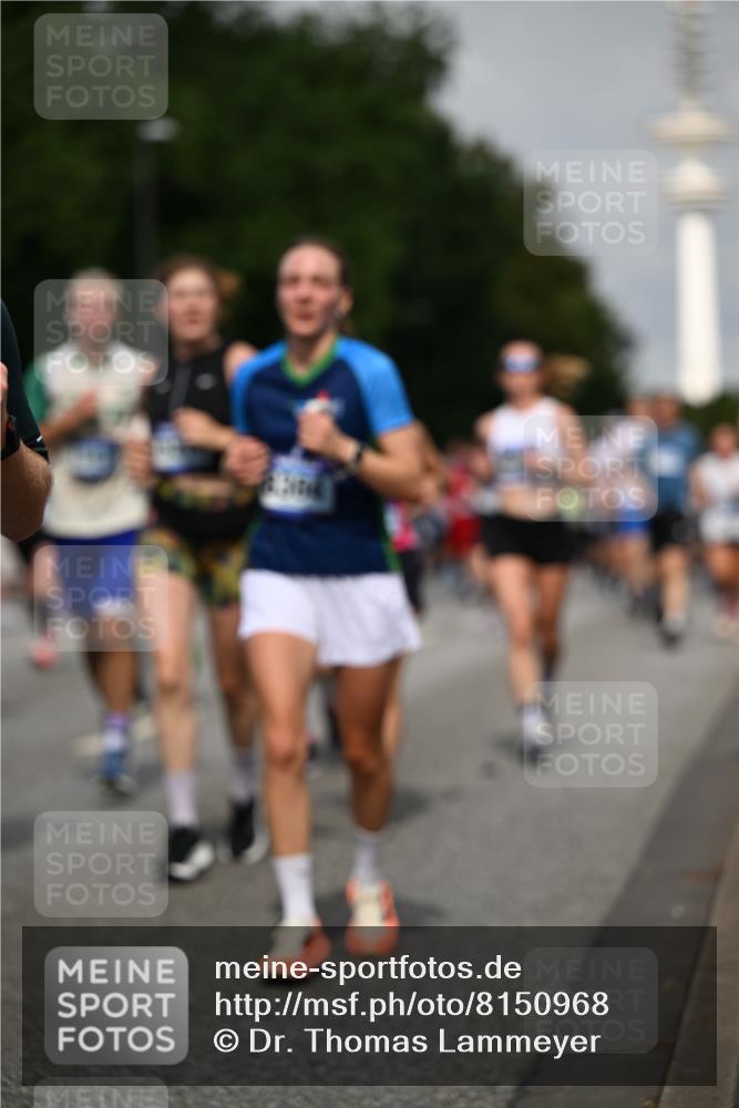 29.06.2025 - hella hamburg halbmarathon Dr. Thomas Lammeyer http://msf.ph/oto/8150968 29.06.2025 10:06:53 Kennedybrücke 1414, 2142, 2685, 2712, 2780, 2819, 3225, 3919, 5734, 6166, 6208, 6295, 6752, 6815, 6997, 7323, 7869, 8003, 8364, 8481, 8483, 8624, 8662, 9006, 10128, 10295, 10539, 11191, 11250 meine-sportfotos.de