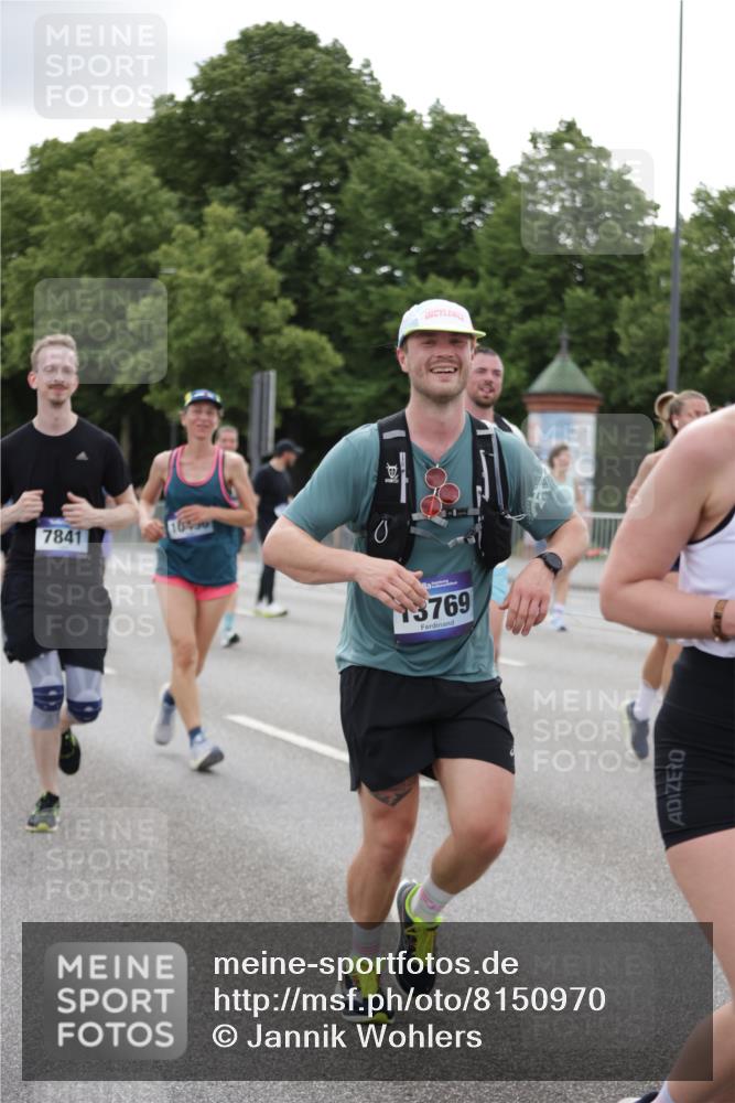 29.06.2025 - hella hamburg halbmarathon Jannik Wohlers http://msf.ph/oto/8150970 29.06.2025 10:51:11 Lombardsbrücke 1617, 1997, 2308, 2484, 2485, 2593, 2736, 2778, 3240, 3991, 4748, 4808, 4878, 5291, 5394, 5716, 5717, 6007, 6091, 6885, 6945, 6947, 6954, 7769, 7841, 7871, 7992, 8125, 8399, 9340, 9462, 9582, 9583, 9763, 10496, 10521, 11034, 11268, 11575, 11875, 11913, 12766, 13079, 13598, 13710, 13769, 15092, 15776, 16595, 16642, 16807, 17641, 19106 meine-sportfotos.de