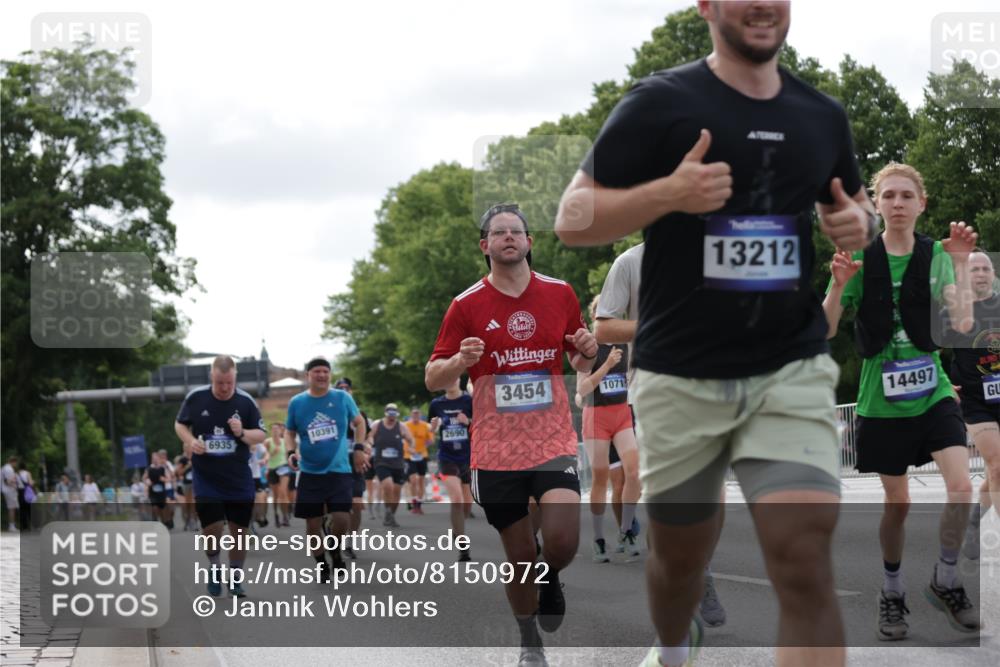 29.06.2025 - hella hamburg halbmarathon Jannik Wohlers http://msf.ph/oto/8150972 29.06.2025 10:14:24 Lombardsbrücke 1071, 1728, 2046, 2601, 2690, 3025, 3154, 3454, 3691, 5191, 5608, 5981, 6935, 7195, 7439, 8055, 8239, 8522, 8755, 8854, 9173, 9556, 9663, 9709, 10391, 10610, 10963, 11643, 12901, 13212, 13366, 13386, 13393, 13673, 13674, 14015, 14195, 14452, 14497, 15048, 15700, 16036, 16167, 16287, 16288, 16776, 17296, 17453, 17975, 18015, 18176 meine-sportfotos.de