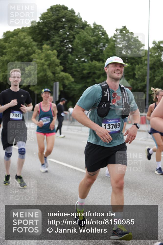 29.06.2025 - hella hamburg halbmarathon Jannik Wohlers http://msf.ph/oto/8150985 29.06.2025 10:51:11 Lombardsbrücke 1617, 1997, 2308, 2484, 2485, 2593, 2736, 2778, 3240, 3991, 4748, 4808, 4878, 5291, 5394, 5716, 5717, 6007, 6091, 6885, 6945, 6947, 6954, 7769, 7841, 7871, 7992, 8125, 8399, 9340, 9462, 9582, 9583, 9763, 10496, 10521, 11034, 11268, 11575, 11875, 11913, 12766, 13079, 13598, 13710, 13769, 15092, 15776, 16595, 16642, 16807, 17641, 19106 meine-sportfotos.de