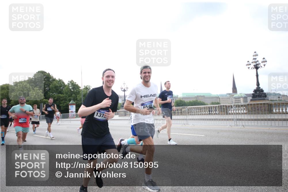 29.06.2025 - hella hamburg halbmarathon Jannik Wohlers http://msf.ph/oto/8150995 29.06.2025 10:31:10 Lombardsbrücke 1235, 1844, 1879, 3396, 3397, 3424, 3571, 3681, 4953, 5165, 5846, 5965, 6078, 6546, 6573, 6640, 7772, 8806, 9104, 9183, 9812, 9882, 9883, 10240, 10421, 10435, 10586, 11178, 11587, 12381, 12758, 13724, 15024, 15222, 15575, 16541, 16978, 17043, 17362, 17404, 17517, 17706, 17989, 18507, 18613, 18672, 18883, 18943, 19068, 19233 meine-sportfotos.de