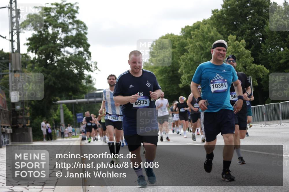 29.06.2025 - hella hamburg halbmarathon Jannik Wohlers http://msf.ph/oto/8151006 29.06.2025 10:14:27 Lombardsbrücke 1071, 1379, 1575, 2046, 2140, 2601, 2690, 3025, 3454, 3507, 3509, 3691, 4641, 5191, 5608, 5800, 5981, 6181, 6248, 6935, 7195, 7439, 8055, 8239, 8522, 8563, 8755, 8854, 9173, 9556, 9663, 9709, 9911, 10391, 10717, 10963, 11611, 11643, 13212, 13366, 13386, 13393, 13673, 13674, 14015, 14195, 14452, 14497, 14999, 15048, 15700, 16208, 16776, 17296, 17453, 17708, 17847, 18015, 18176 meine-sportfotos.de