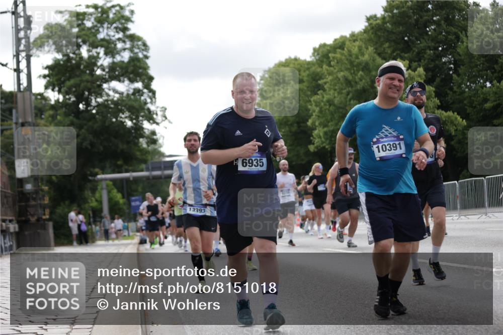 29.06.2025 - hella hamburg halbmarathon Jannik Wohlers http://msf.ph/oto/8151018 29.06.2025 10:14:27 Lombardsbrücke 1071, 1379, 1575, 2046, 2140, 2601, 2690, 3025, 3454, 3507, 3509, 3691, 4641, 5191, 5608, 5800, 5981, 6181, 6248, 6935, 7195, 7439, 8055, 8239, 8522, 8563, 8755, 8854, 9173, 9556, 9663, 9709, 9911, 10391, 10717, 10963, 11611, 11643, 13212, 13366, 13386, 13393, 13673, 13674, 14015, 14195, 14452, 14497, 14999, 15048, 15700, 16208, 16776, 17296, 17453, 17708, 17847, 18015, 18176 meine-sportfotos.de