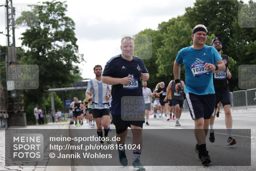 29.06.2025 - hella hamburg halbmarathon Jannik Wohlers http://msf.ph/oto/8151024 29.06.2025 10:14:27 Lombardsbrücke 1071, 1379, 1575, 2046, 2140, 2601, 2690, 3025, 3454, 3507, 3509, 3691, 4641, 5191, 5608, 5800, 5981, 6181, 6248, 6935, 7195, 7439, 8055, 8239, 8522, 8563, 8755, 8854, 9173, 9556, 9663, 9709, 9911, 10391, 10717, 10963, 11611, 11643, 13212, 13366, 13386, 13393, 13673, 13674, 14015, 14195, 14452, 14497, 14999, 15048, 15700, 16208, 16776, 17296, 17453, 17708, 17847, 18015, 18176 meine-sportfotos.de