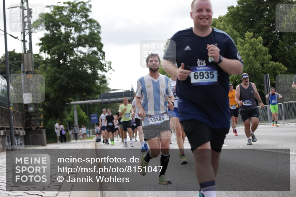 29.06.2025 - hella hamburg halbmarathon Jannik Wohlers http://msf.ph/oto/8151047 29.06.2025 10:14:28 Lombardsbrücke 1071, 1379, 1575, 2046, 2140, 2601, 2690, 3025, 3454, 3507, 3509, 3691, 3844, 4641, 5191, 5608, 5800, 5981, 6181, 6248, 6935, 7195, 7439, 8055, 8239, 8275, 8522, 8563, 8755, 8854, 9113, 9173, 9556, 9663, 9709, 9911, 10391, 10589, 10717, 10963, 11611, 11643, 13212, 13366, 13386, 13393, 13673, 13674, 13683, 14015, 14195, 14452, 14497, 14999, 15037, 15038, 15048, 15700, 16208, 16776, 17296, 17453, 17708, 17847, 18015, 18176 meine-sportfotos.de