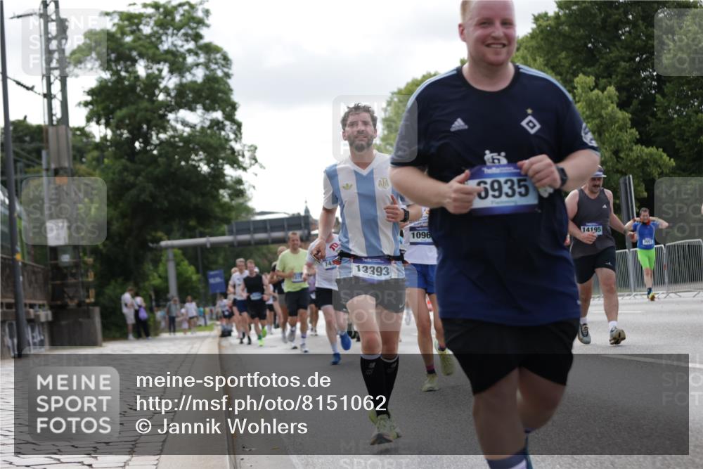 29.06.2025 - hella hamburg halbmarathon Jannik Wohlers http://msf.ph/oto/8151062 29.06.2025 10:14:29 Lombardsbrücke 1071, 1379, 1575, 2046, 2140, 2601, 2690, 3025, 3454, 3507, 3509, 3691, 3844, 4641, 5608, 5800, 5981, 6181, 6248, 6935, 7195, 7439, 8055, 8239, 8275, 8522, 8563, 8755, 8854, 9113, 9173, 9556, 9663, 9709, 9911, 10391, 10589, 10717, 10963, 11271, 11611, 11643, 13212, 13366, 13386, 13393, 13673, 13674, 13683, 14015, 14195, 14452, 14497, 14999, 15037, 15038, 15700, 16208, 16419, 16776, 17296, 17453, 17708, 17847, 18015, 18176 meine-sportfotos.de