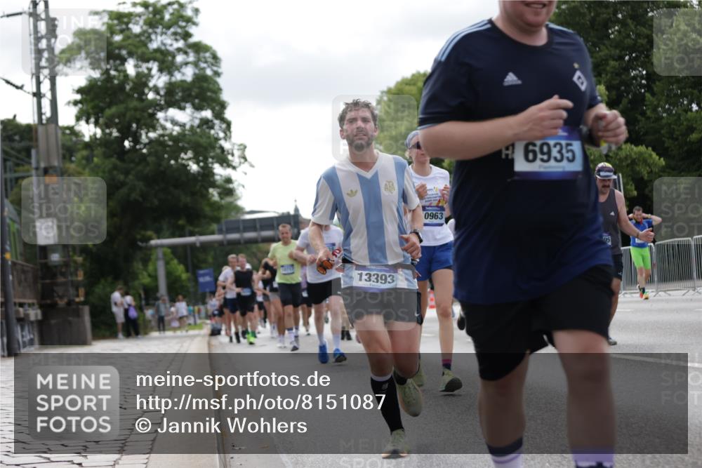 29.06.2025 - hella hamburg halbmarathon Jannik Wohlers http://msf.ph/oto/8151087 29.06.2025 10:14:29 Lombardsbrücke 1071, 1379, 1575, 2046, 2140, 2601, 2690, 3025, 3454, 3507, 3509, 3691, 3844, 4641, 5608, 5800, 5981, 6181, 6248, 6935, 7195, 7439, 8055, 8239, 8275, 8522, 8563, 8755, 8854, 9113, 9173, 9556, 9663, 9709, 9911, 10391, 10589, 10717, 10963, 11271, 11611, 11643, 13212, 13366, 13386, 13393, 13673, 13674, 13683, 14015, 14195, 14452, 14497, 14999, 15037, 15038, 15700, 16208, 16419, 16776, 17296, 17453, 17708, 17847, 18015, 18176 meine-sportfotos.de
