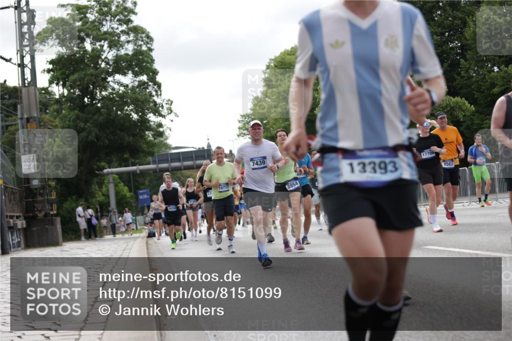 29.06.2025 - hella hamburg halbmarathon Jannik Wohlers http://msf.ph/oto/8151099 29.06.2025 10:14:30 Lombardsbrücke 1071, 1379, 1575, 2046, 2140, 2601, 2690, 3025, 3454, 3507, 3509, 3691, 3844, 4641, 5608, 5800, 5981, 6181, 6248, 6935, 7195, 7439, 8055, 8239, 8275, 8522, 8563, 8755, 8854, 9113, 9173, 9556, 9709, 9911, 10391, 10589, 10717, 10963, 11271, 11611, 11643, 12634, 13212, 13366, 13386, 13393, 13674, 13683, 14015, 14195, 14452, 14497, 14999, 15037, 15038, 15700, 16208, 16419, 17296, 17453, 17708, 17847, 18015, 18176 meine-sportfotos.de