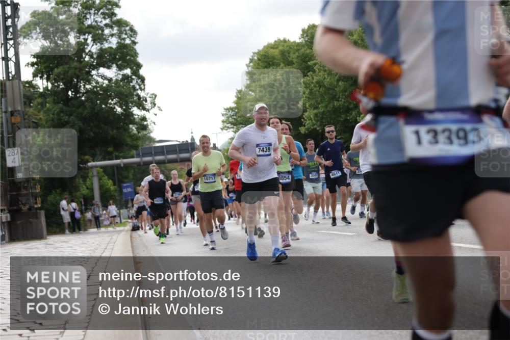 29.06.2025 - hella hamburg halbmarathon Jannik Wohlers http://msf.ph/oto/8151139 29.06.2025 10:14:30 Lombardsbrücke 1071, 1379, 1575, 2046, 2140, 2601, 2690, 3025, 3454, 3507, 3509, 3691, 3844, 4641, 5608, 5800, 5981, 6181, 6248, 6935, 7195, 7439, 8055, 8239, 8275, 8522, 8563, 8755, 8854, 9113, 9173, 9556, 9709, 9911, 10391, 10589, 10717, 10963, 11271, 11611, 11643, 12634, 13212, 13366, 13386, 13393, 13674, 13683, 14015, 14195, 14452, 14497, 14999, 15037, 15038, 15700, 16208, 16419, 17296, 17453, 17708, 17847, 18015, 18176 meine-sportfotos.de