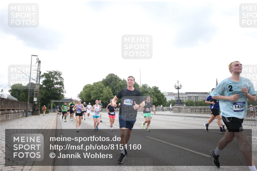 29.06.2025 - hella hamburg halbmarathon Jannik Wohlers http://msf.ph/oto/8151160 29.06.2025 10:32:17 Lombardsbrücke 1199, 1237, 2059, 3422, 3653, 3660, 3670, 3753, 4446, 5783, 5871, 6228, 6312, 6315, 7308, 7309, 7387, 7531, 7633, 7702, 7749, 7750, 9010, 9188, 10013, 10048, 10203, 10277, 10354, 10470, 10624, 10770, 11076, 11248, 12470, 12508, 13335, 14301, 15071, 15171, 15847, 15997, 16129, 16187, 16502, 16898, 16999, 17041, 17102, 17167, 17508, 18069, 18706, 18927, 19156 meine-sportfotos.de