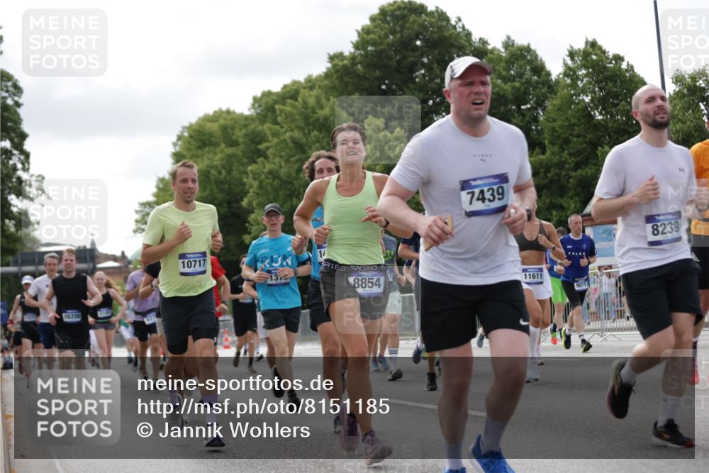 29.06.2025 - hella hamburg halbmarathon Jannik Wohlers http://msf.ph/oto/8151185 29.06.2025 10:14:32 Lombardsbrücke 1071, 1379, 1575, 2046, 2140, 2601, 2690, 3025, 3454, 3507, 3509, 3691, 3844, 4641, 5608, 5800, 6181, 6248, 6935, 7195, 7439, 8055, 8239, 8275, 8522, 8563, 8609, 8755, 8854, 9113, 9173, 9911, 10391, 10589, 10717, 10963, 11271, 11598, 11611, 11643, 11683, 12634, 13212, 13393, 13683, 14015, 14195, 14452, 14497, 14617, 14999, 15037, 15038, 15700, 16208, 16419, 17296, 17453, 17708, 17847, 18015, 18176 meine-sportfotos.de